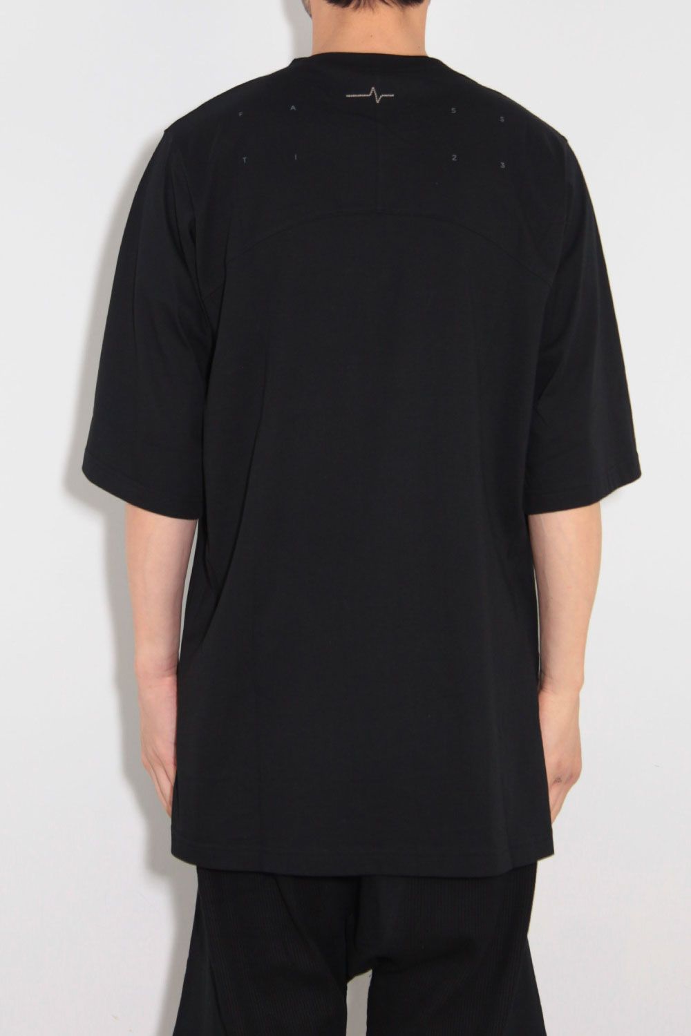 T-SHIRT 123-102 / リラックスフィットクルーネックTee / ブラック
