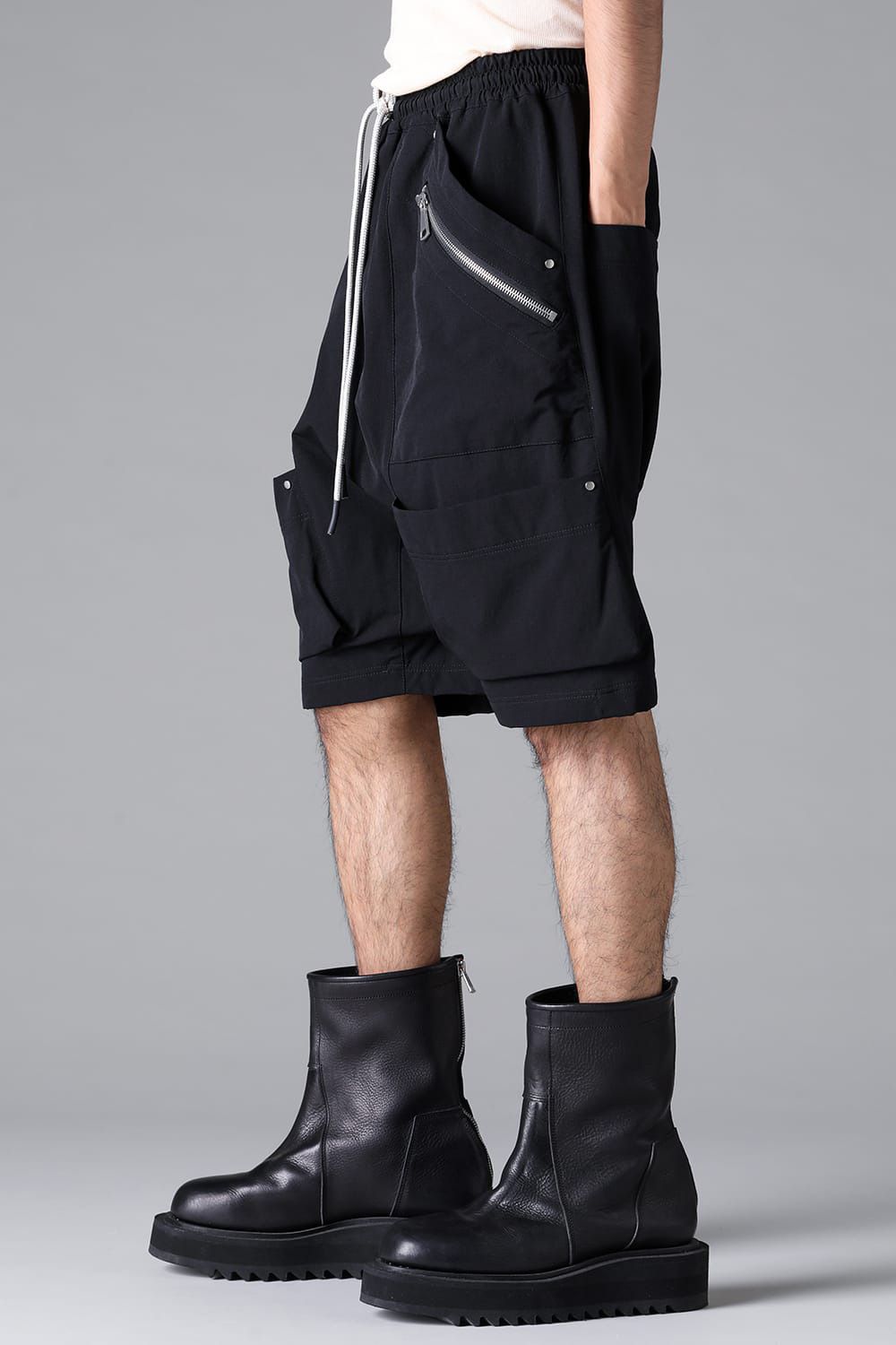 CARGO SHORTS / ブラック