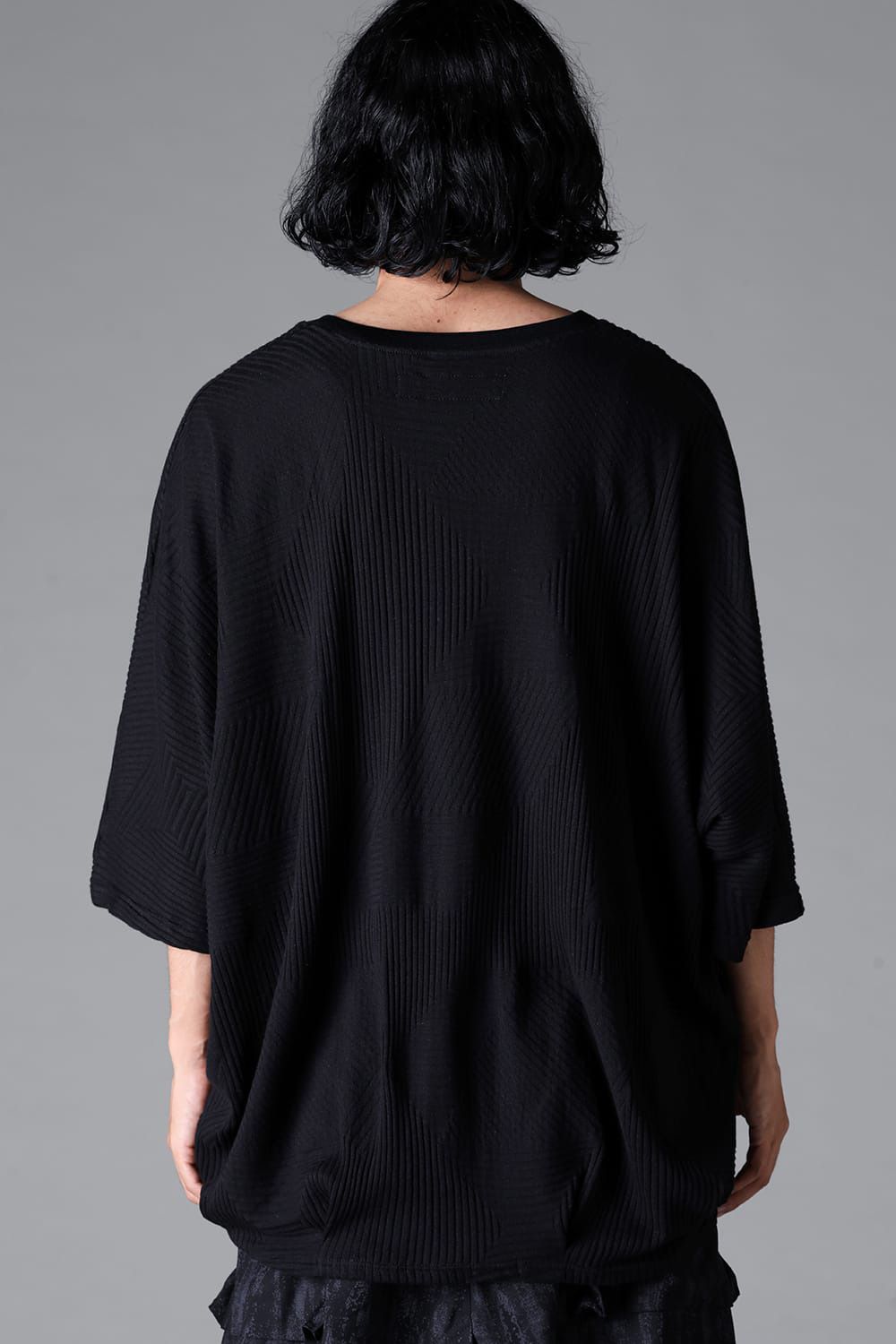 DEFORMED STRIPE PATTERN DOLMAN TEE / ブラック