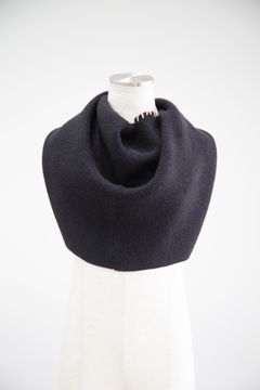 LOOPING KNIT CAPE / ブラック
