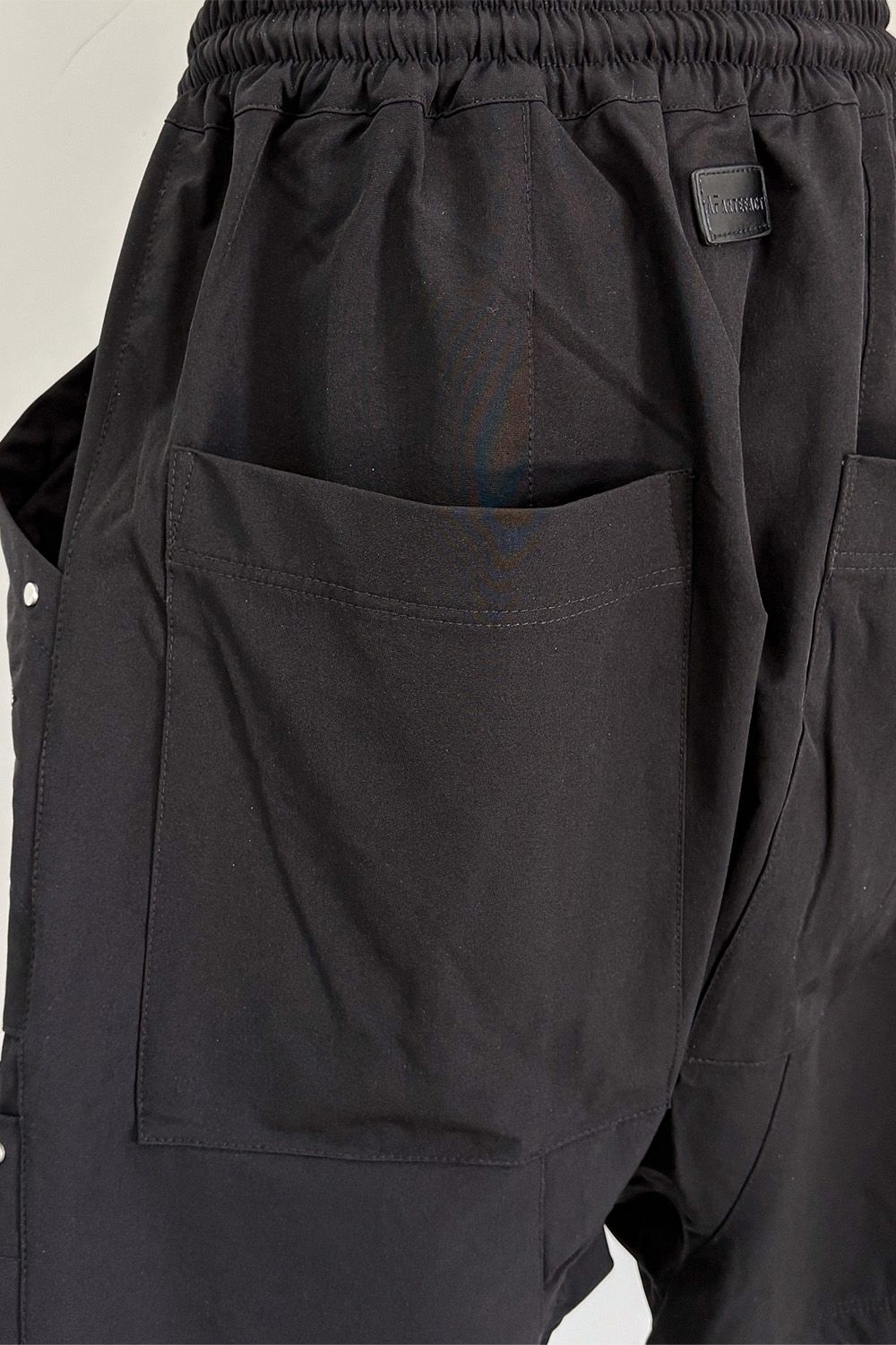 CARGO SHORTS / ブラック