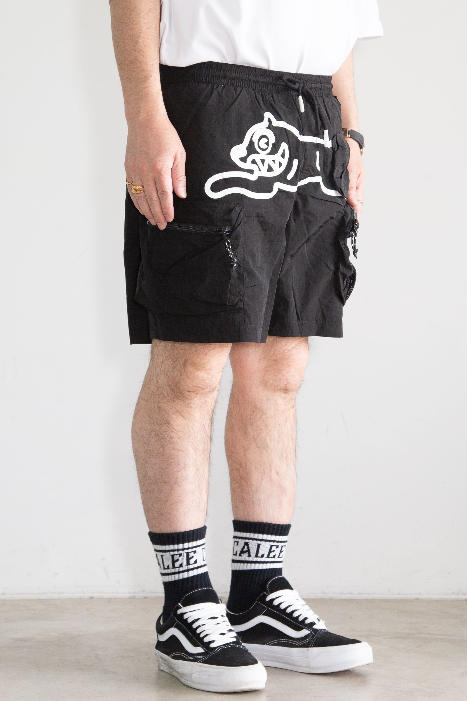 HIKER NYLON MULTI POCKET CARGO SHORTS / ブラック