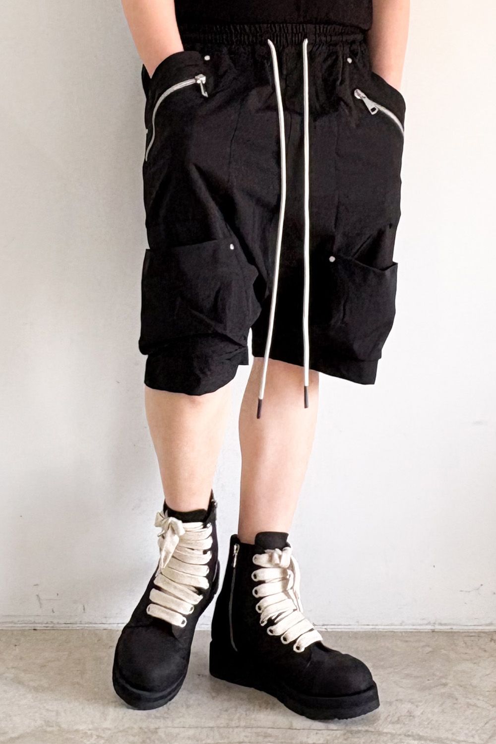 CARGO SHORTS / ブラック