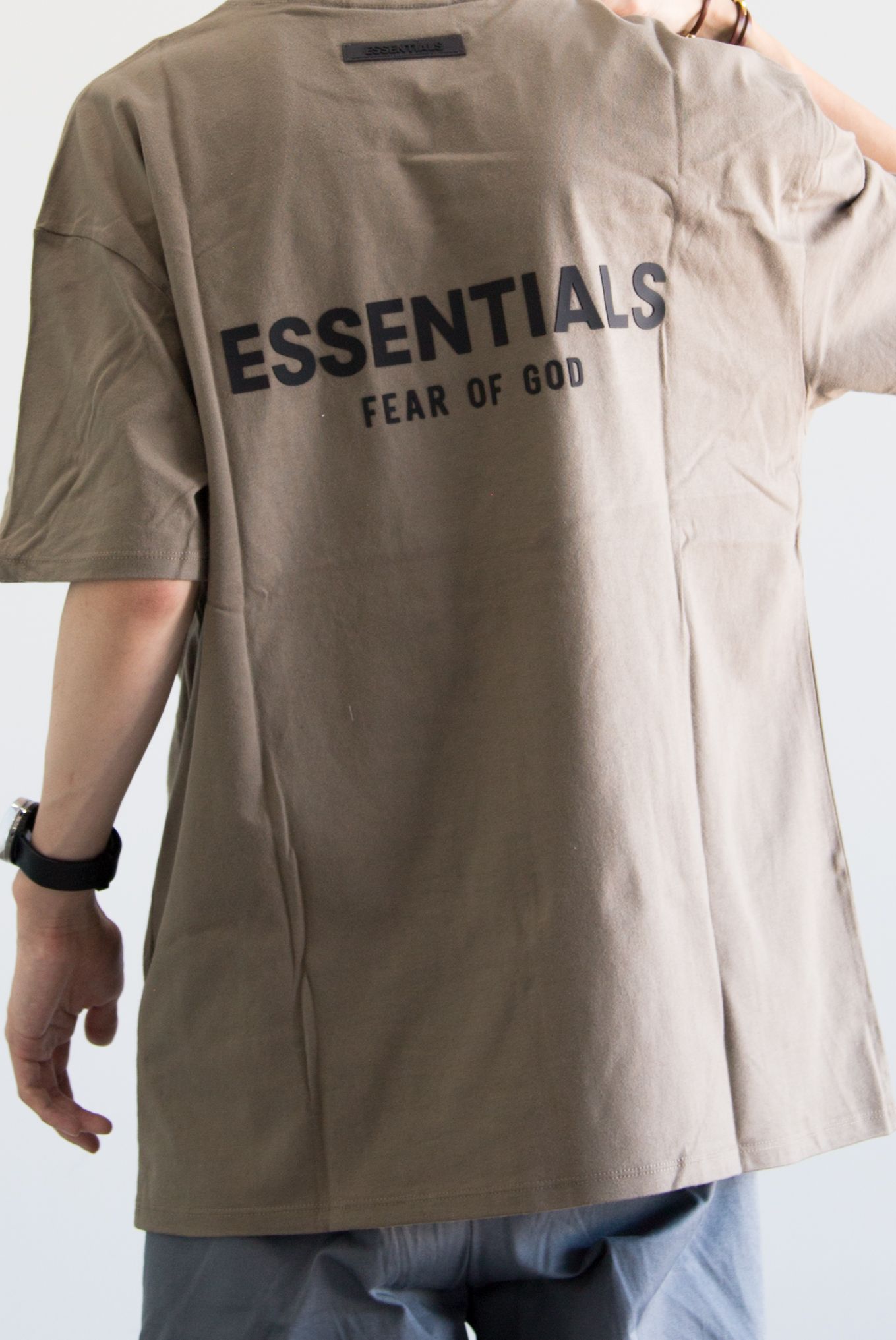 FOG ESSENTIALS フロントロゴ Tシャツ トープ / Lサイズ