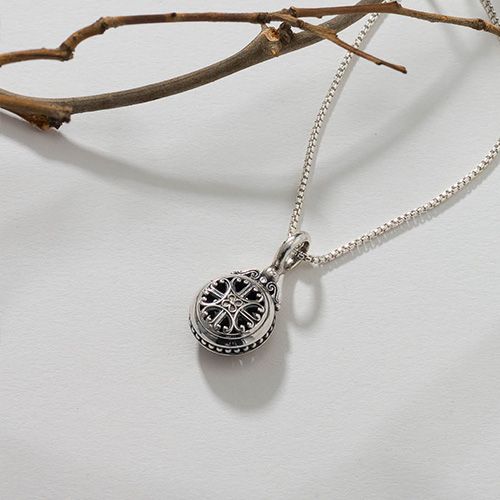 Roxanna Round Pendant in Sterling Silver / GP048