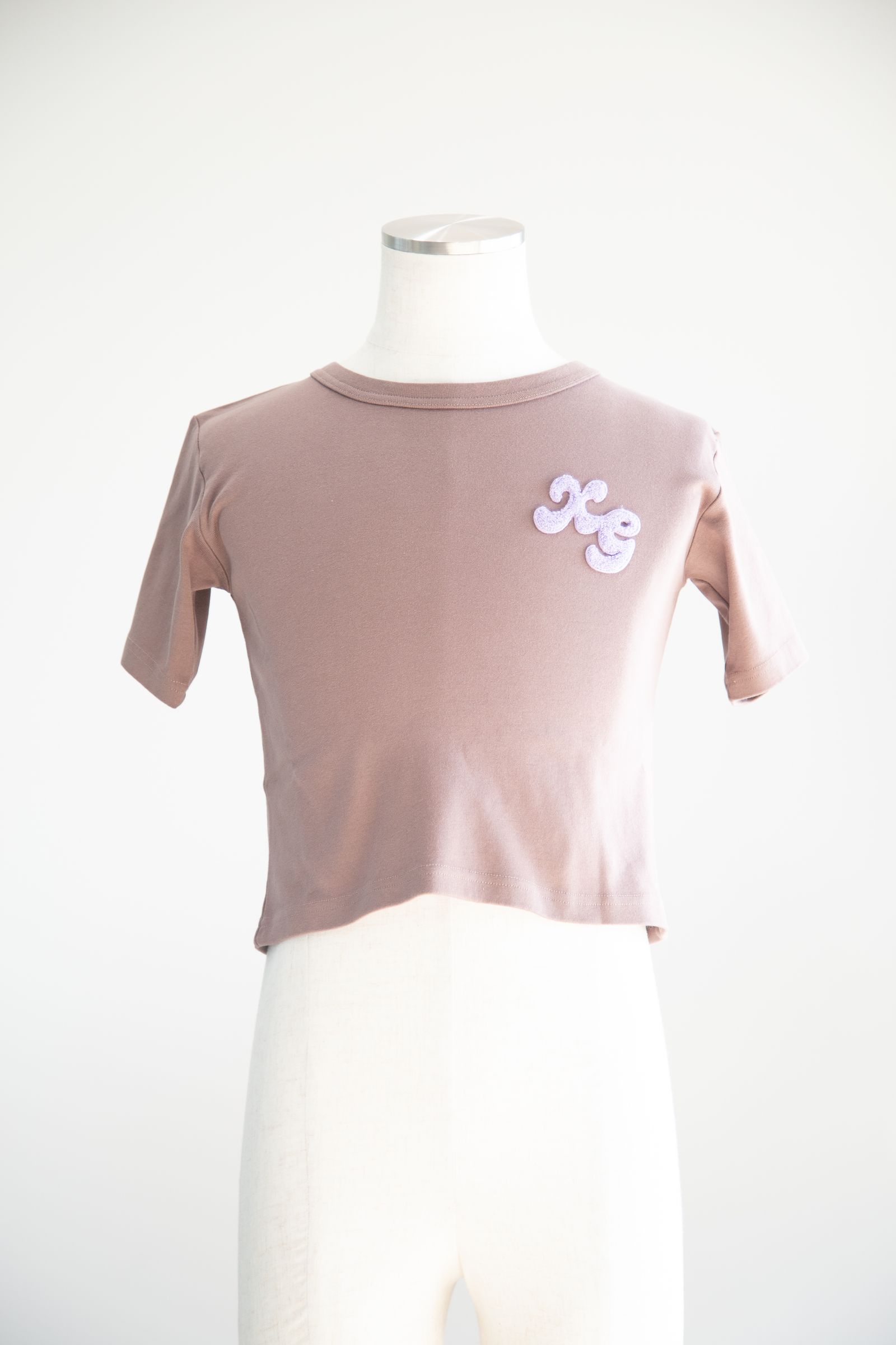 CHENILLE EMBROIDERED LOGO S/S TOP / ブラウン