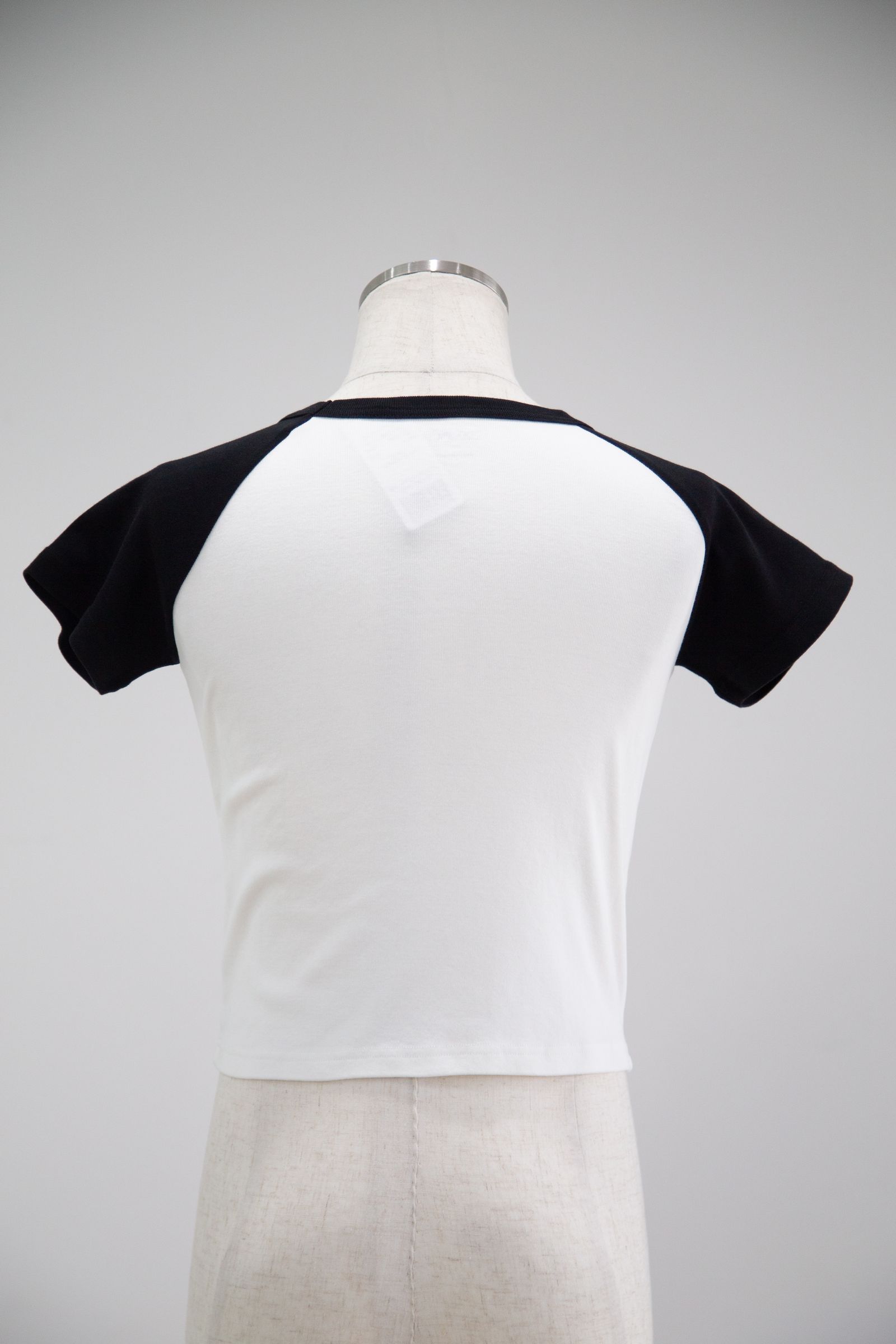 OVAL LOGO EMBROIDERY RAGLAN S/S BABY TEE / ホワイト