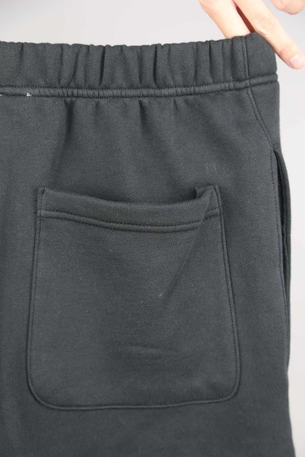 FRONT LOGO REFLECTOR SWEAT PANTS / ブラック