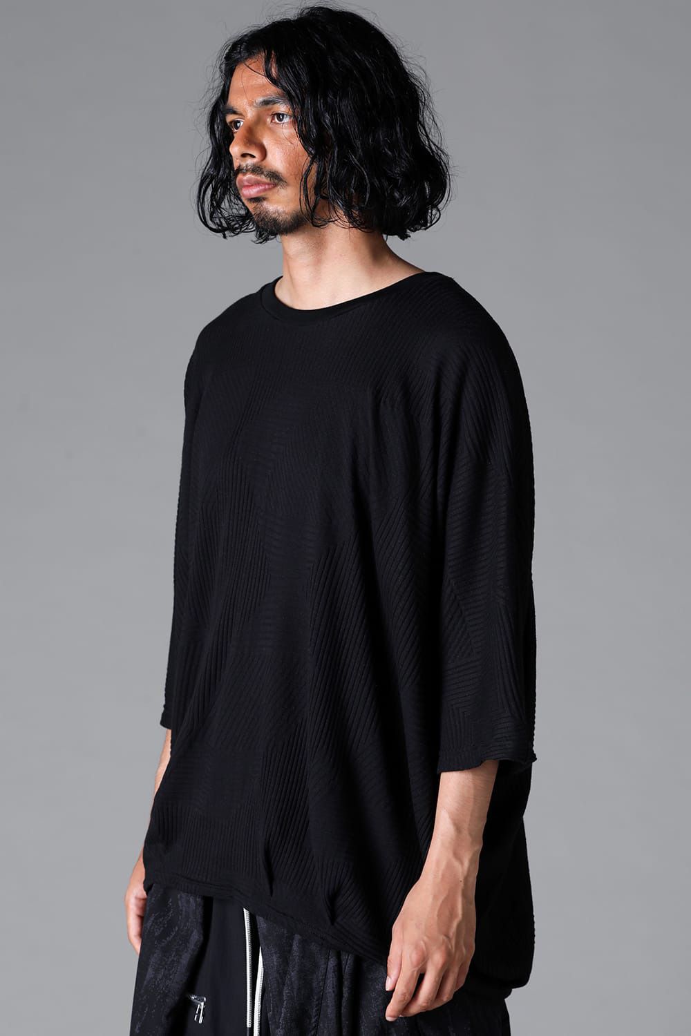 DEFORMED STRIPE PATTERN DOLMAN TEE / ブラック