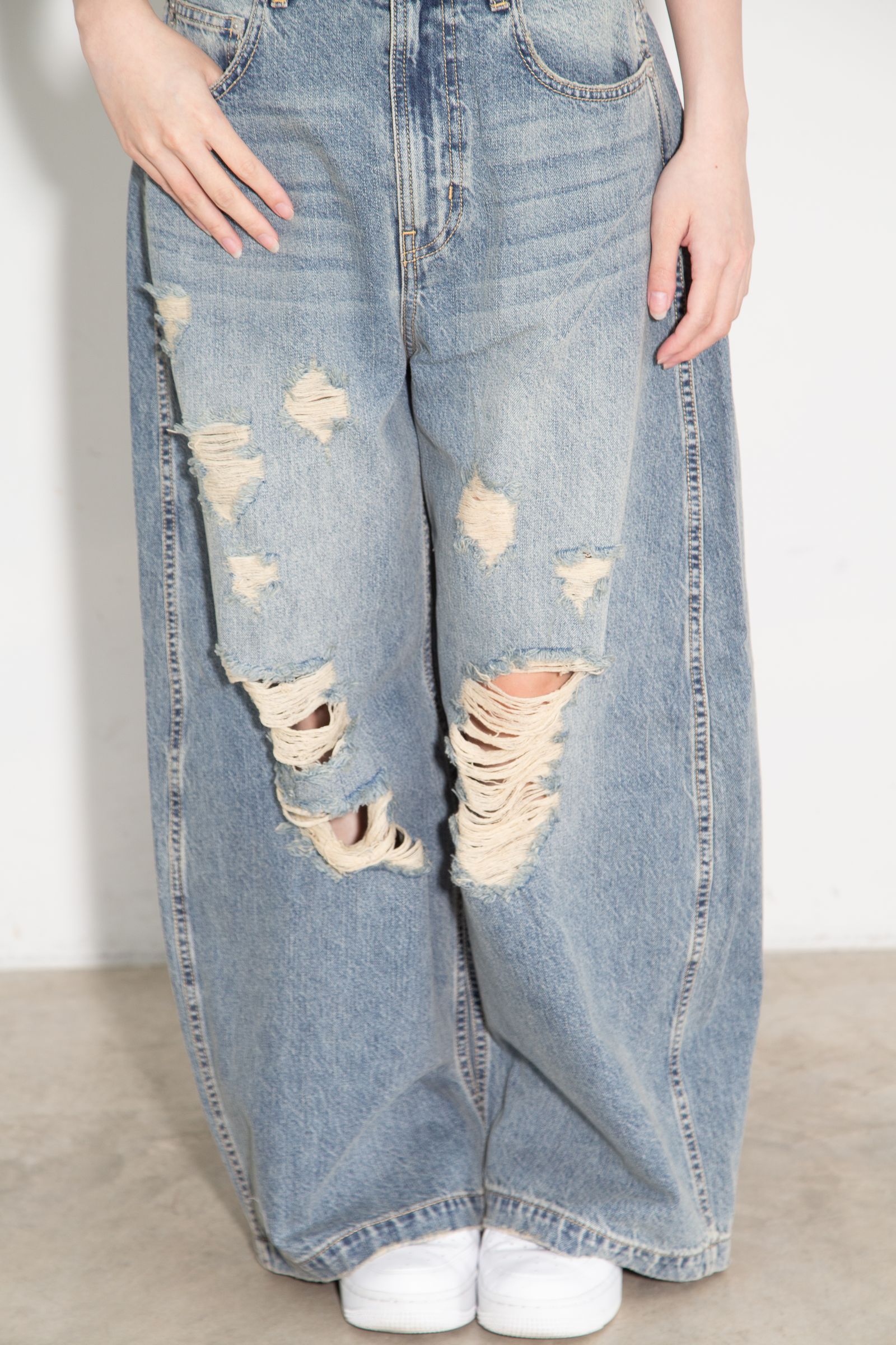 DISTRESSED BAGGY DENIM PANTS / インディゴ