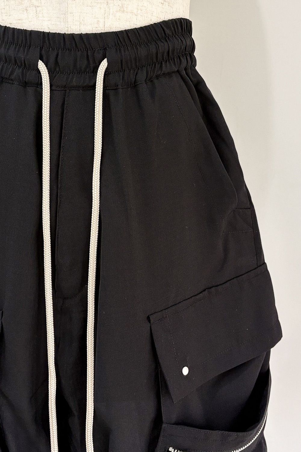 CARGO SHORTS / ブラック
