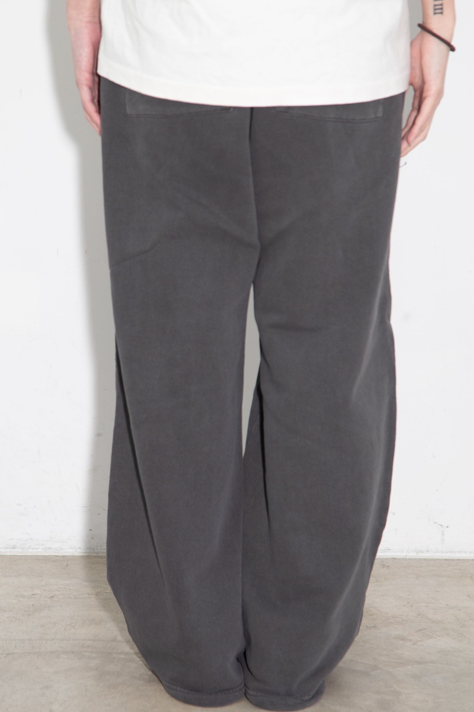 DISTRESSED SWEATPANTS / ブラック