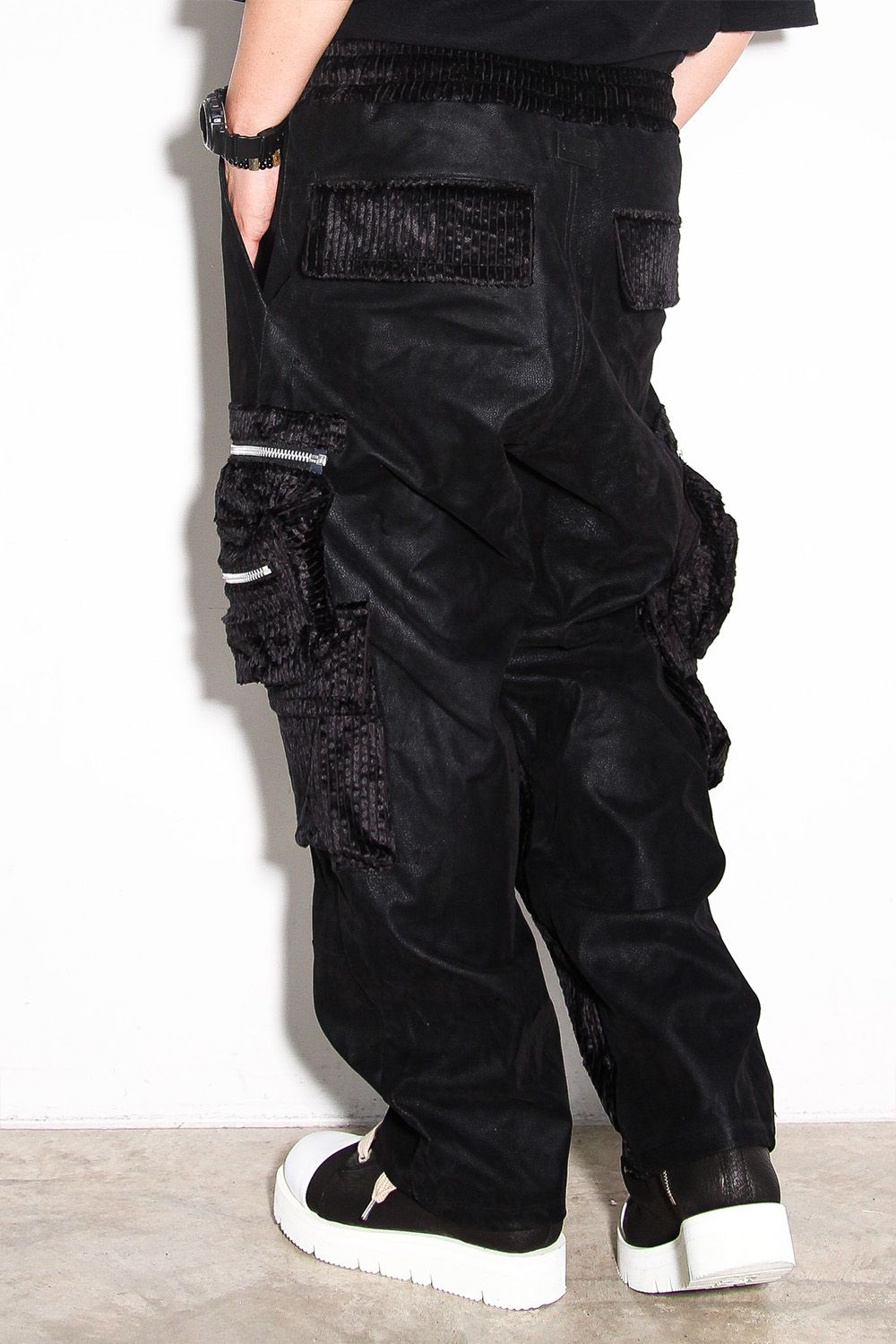 シンセティックレザーカーゴワイドパンツ / CARGO WIDE PANTS / ブラック / ag-12057