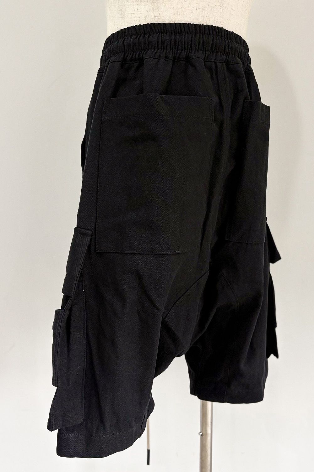 CARGO SHORTS / ブラック