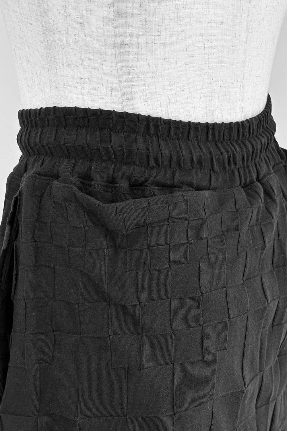 GRADIENT PLAID PATTERN LAYERED SHORTS / ブラック
