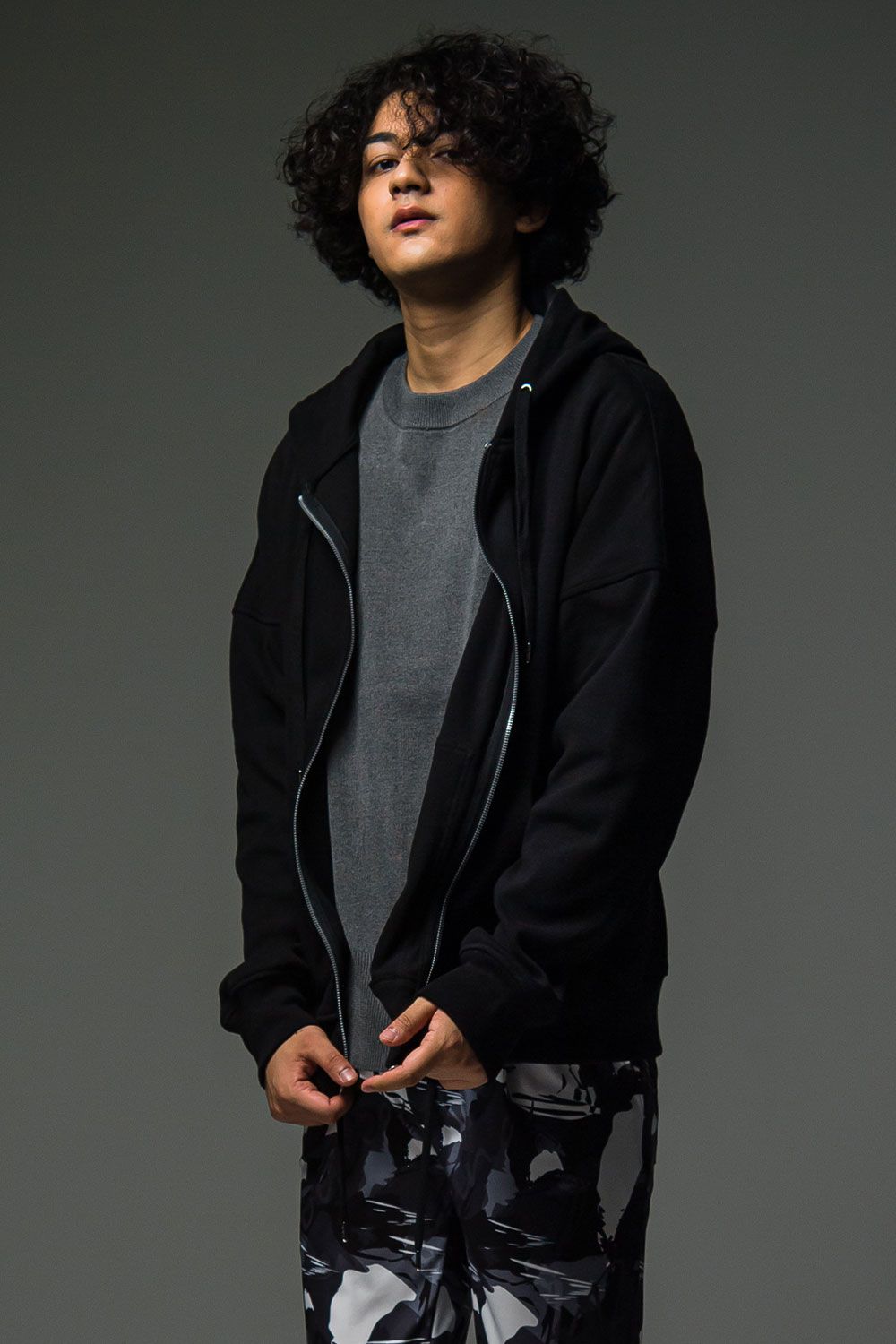 fries zip loose hoodie / ブラック