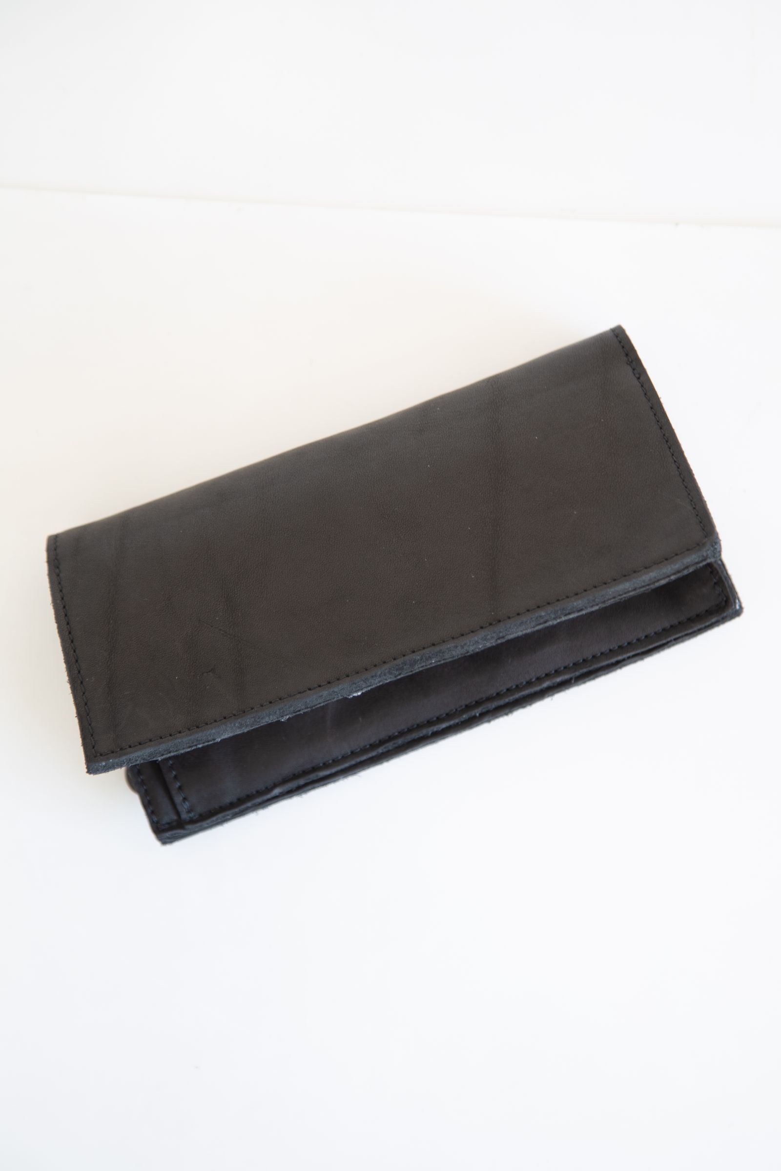 ISAMU KATAYAMA BACKLASH - JP SHOULDER GARMENT-DYED 2FOLD LONG WALLET / ブラック  | Tempt