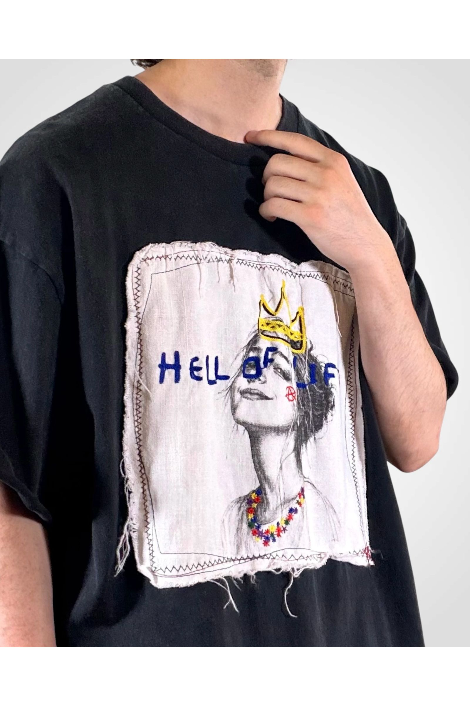 HELL OF A LIFE-TEE / ヘル オブ ア ライフ Tシャツ : 刺繍デザインTシャツ - BLACK