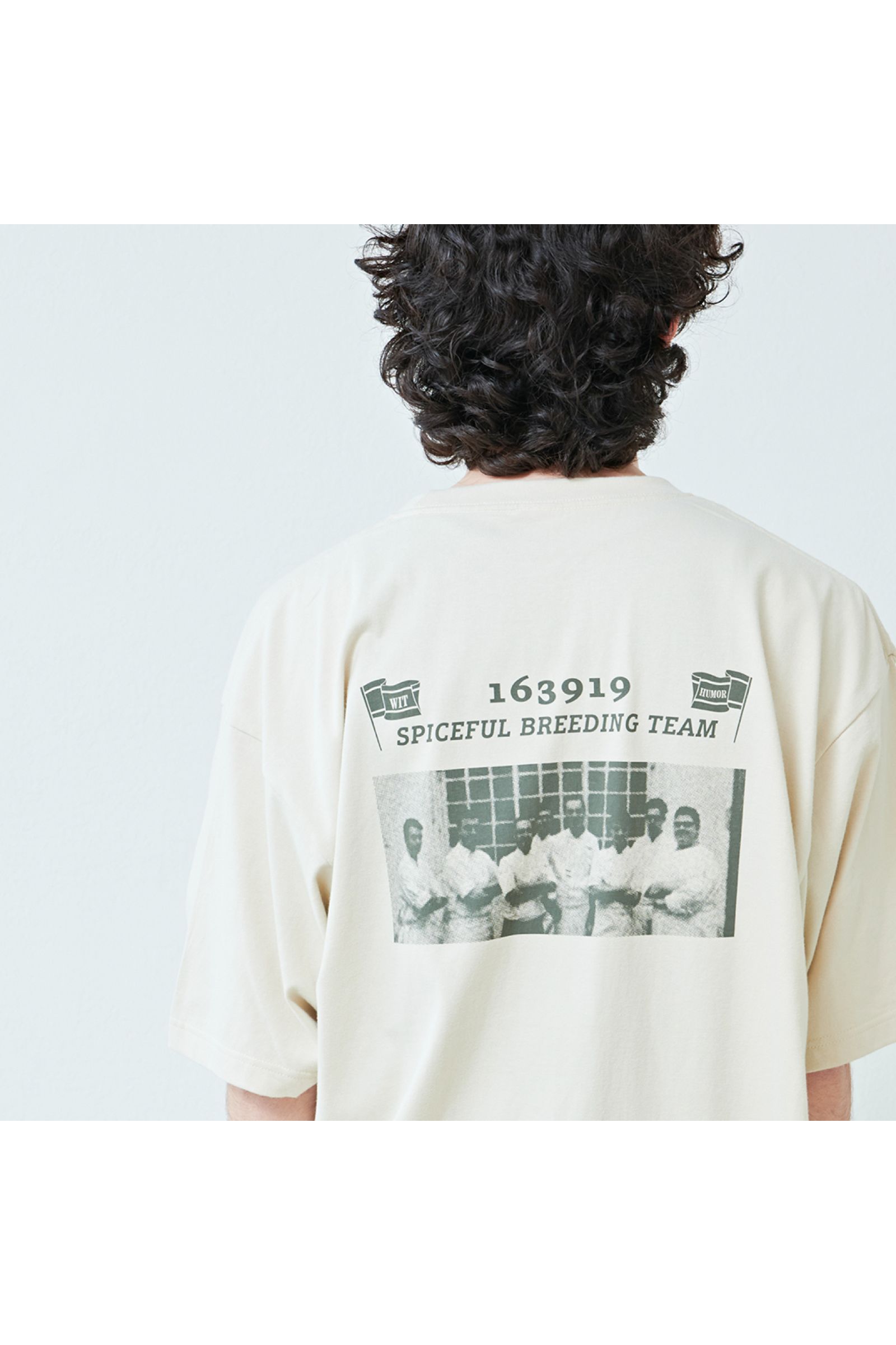 Tシャツ: GRAPHIC SCREEN TEE "THE MAN" / グラフィックスクリーンTEE - サンドベージュ
