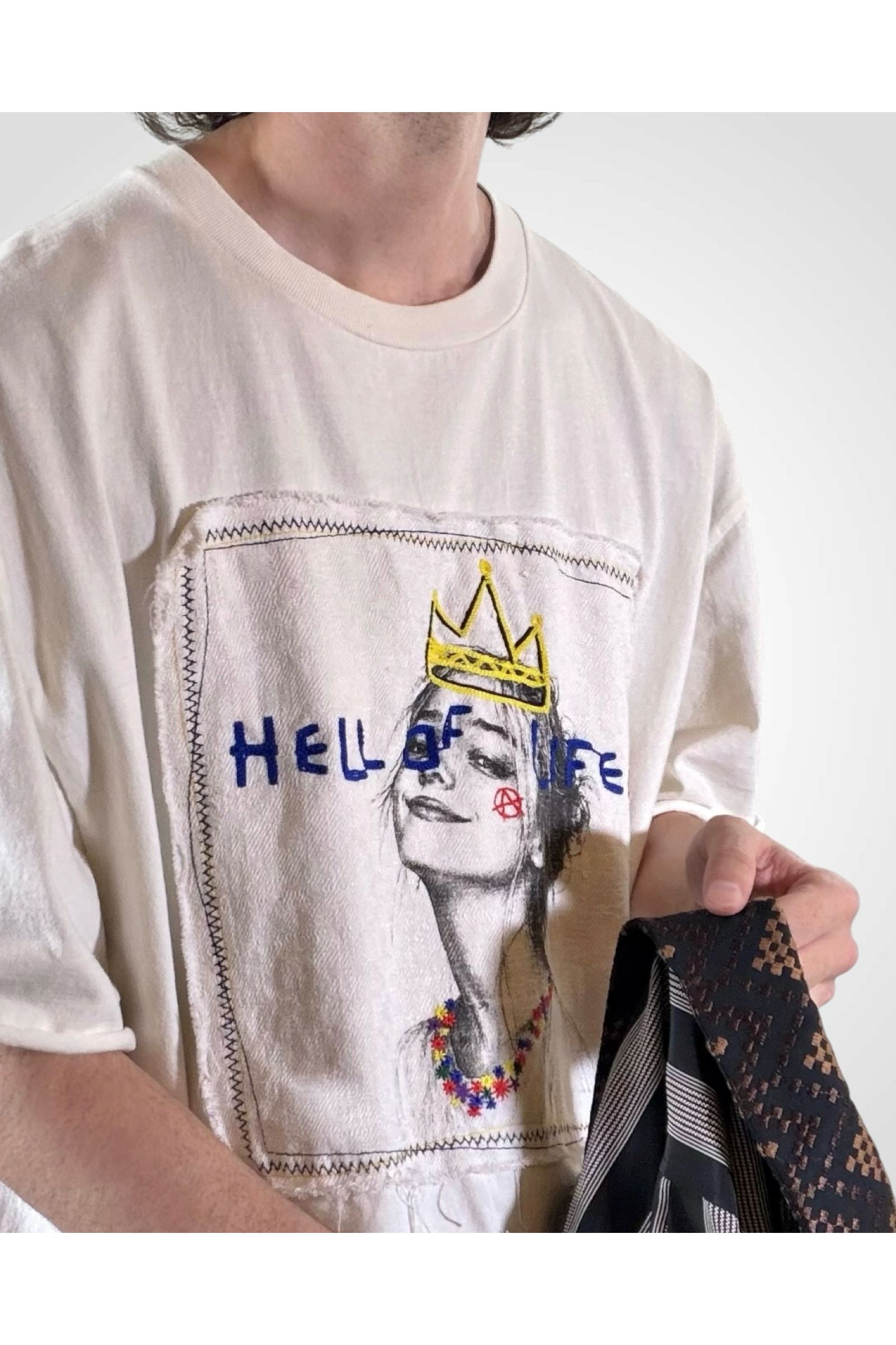 HELL OF A LIFE-TEE / ヘル オブ ア ライフ Tシャツ : 刺繍デザインTシャツ - WHITE