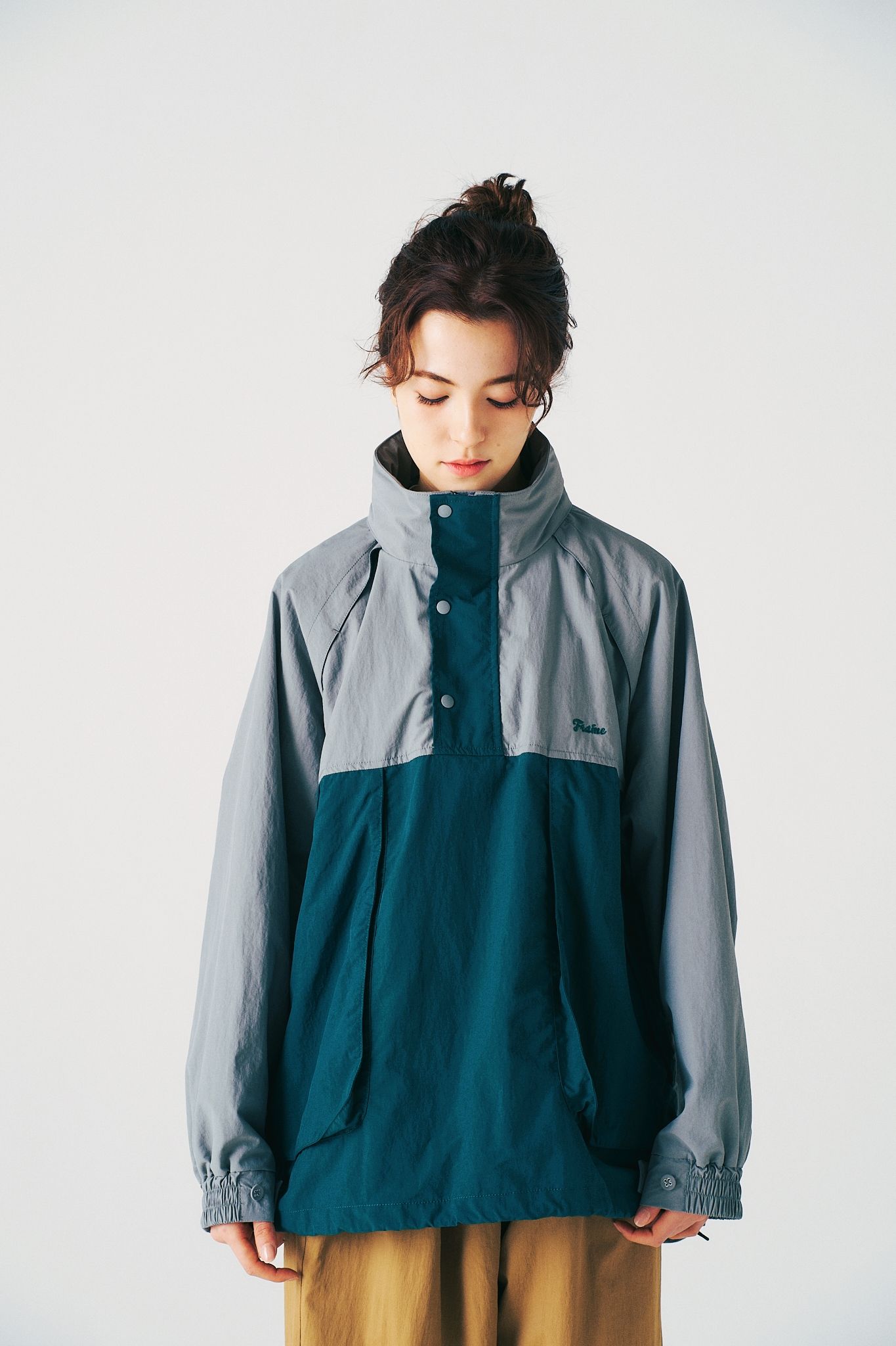 NYLON ANORAK JACKET - GRAY x GREEN | tomoshibi