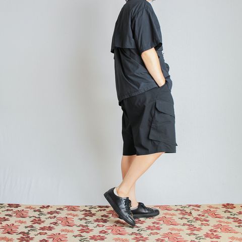 ポケットの多さと動きやすさが魅力