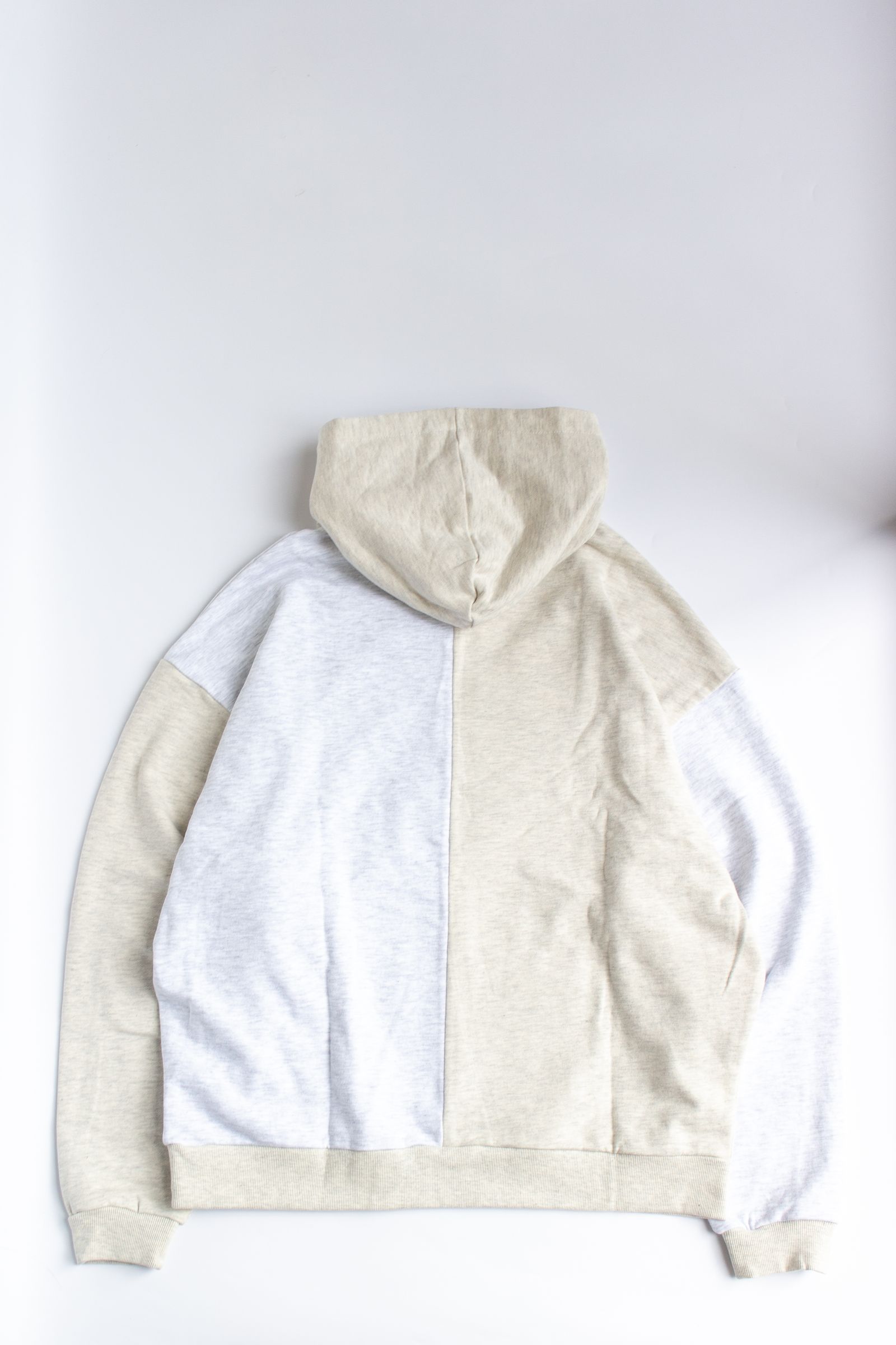 パーカー : BI COLOR HOODIE "COCODO" / バイカラーフーディー - オートミール