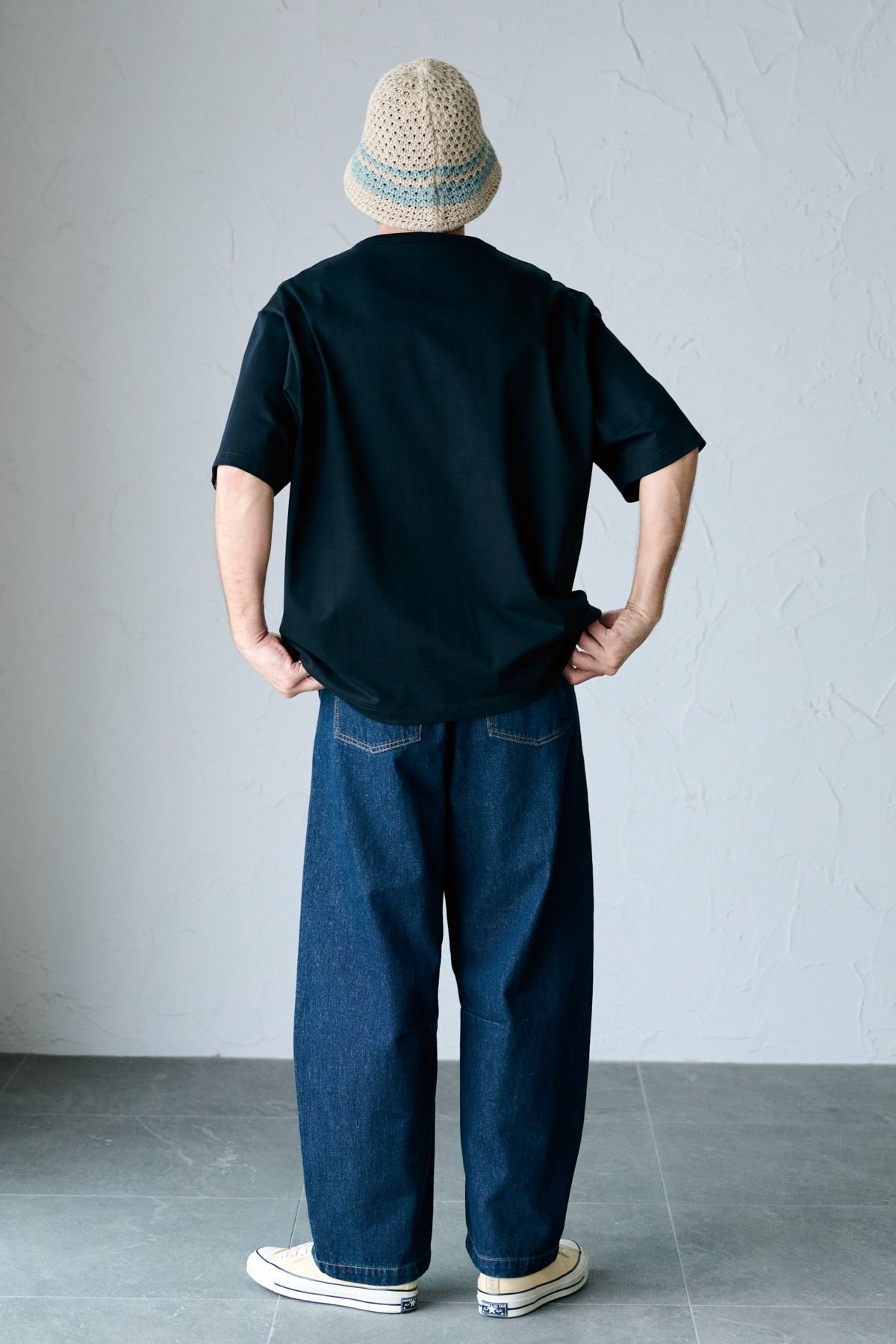 MEGURU / NEEDLE PATCH TOP 刺繍Tシャツ - BLACK