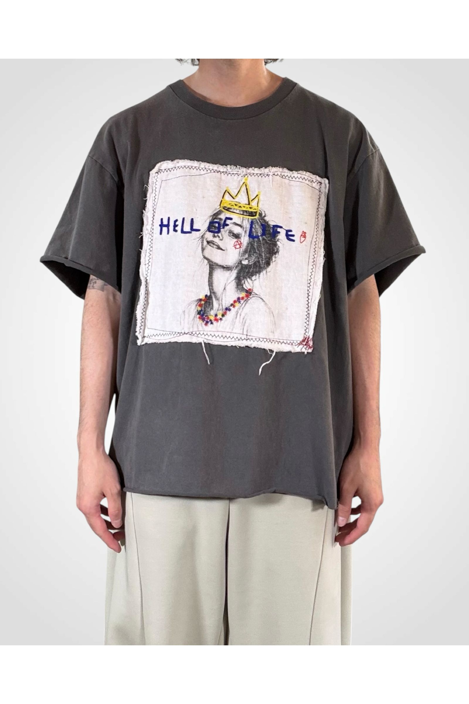 HELL OF A LIFE-TEE / ヘル オブ ア ライフ Tシャツ : 刺繍デザインTシャツ - GRAY