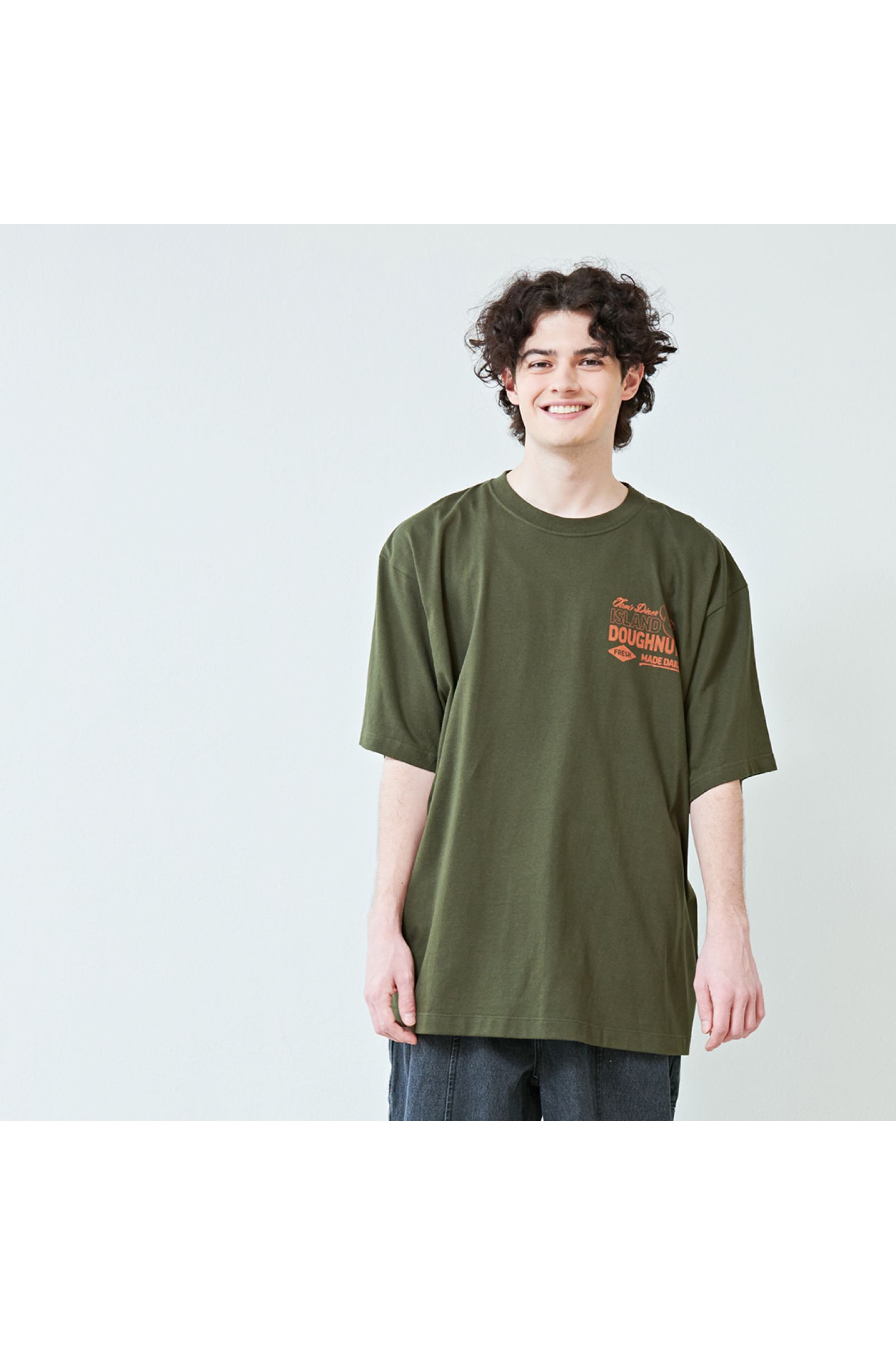 Tシャツ: GRAPHIC SCREEN TEE "DOUGHNUTS" / グラフィックスクリーンTEE - オリーブ