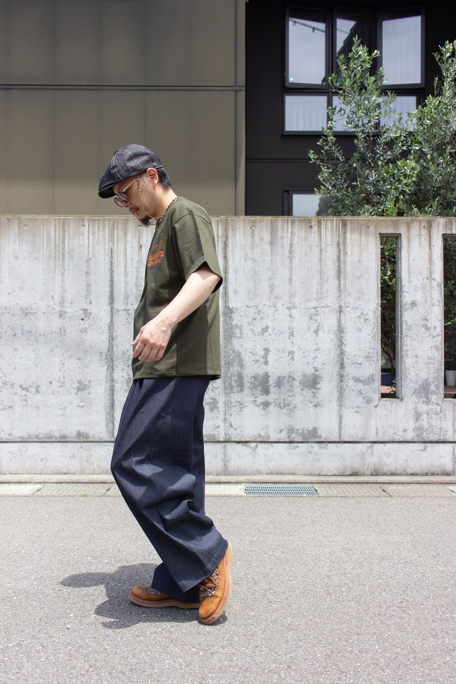 Tシャツ: GRAPHIC SCREEN TEE "DOUGHNUTS" / グラフィックスクリーンTEE - オリーブ