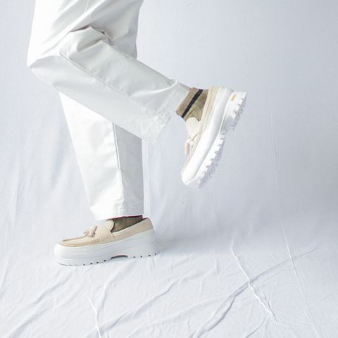 白パンツで軽やかに