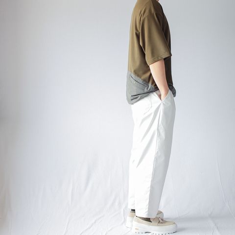 白パンツで軽やかに