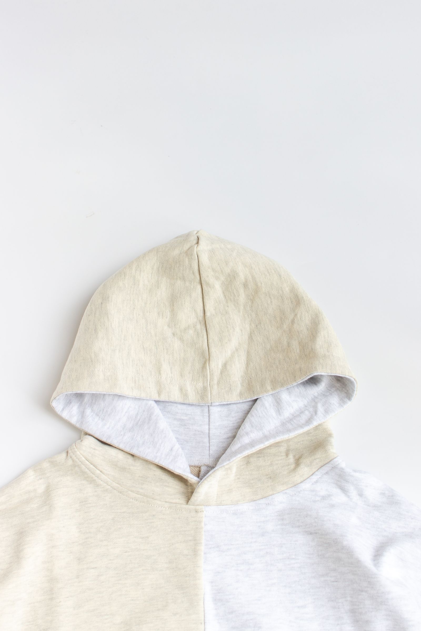 パーカー : BI COLOR HOODIE "COCODO" / バイカラーフーディー - オートミール