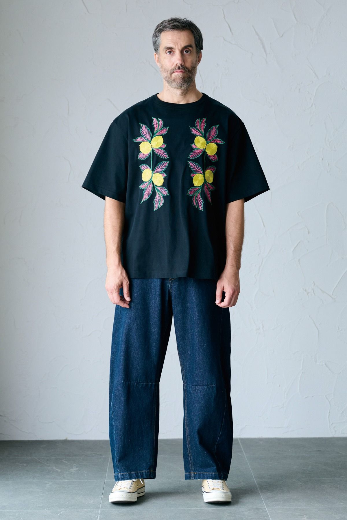 MEGURU / NEEDLE PATCH TOP 刺繍Tシャツ - BLACK