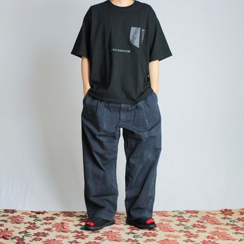落ち着きのあるTシャツスタイル