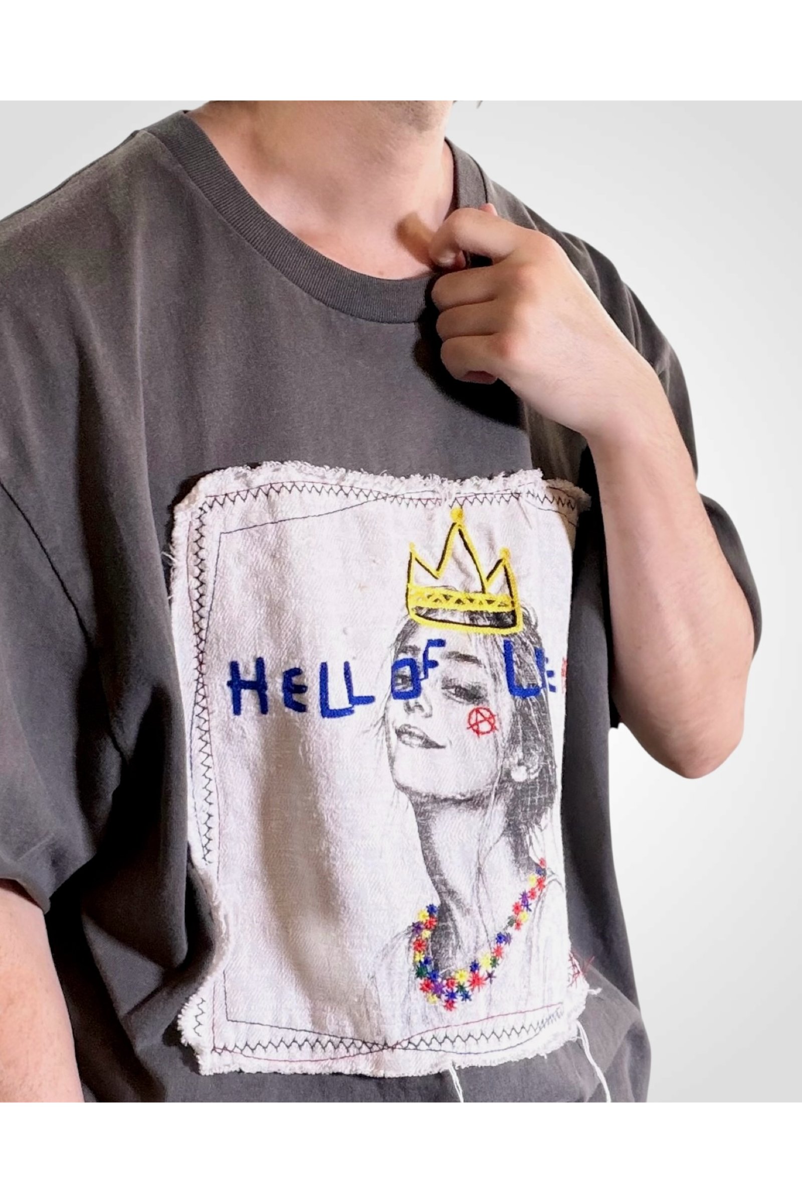 HELL OF A LIFE-TEE / ヘル オブ ア ライフ Tシャツ : 刺繍デザインTシャツ - GRAY