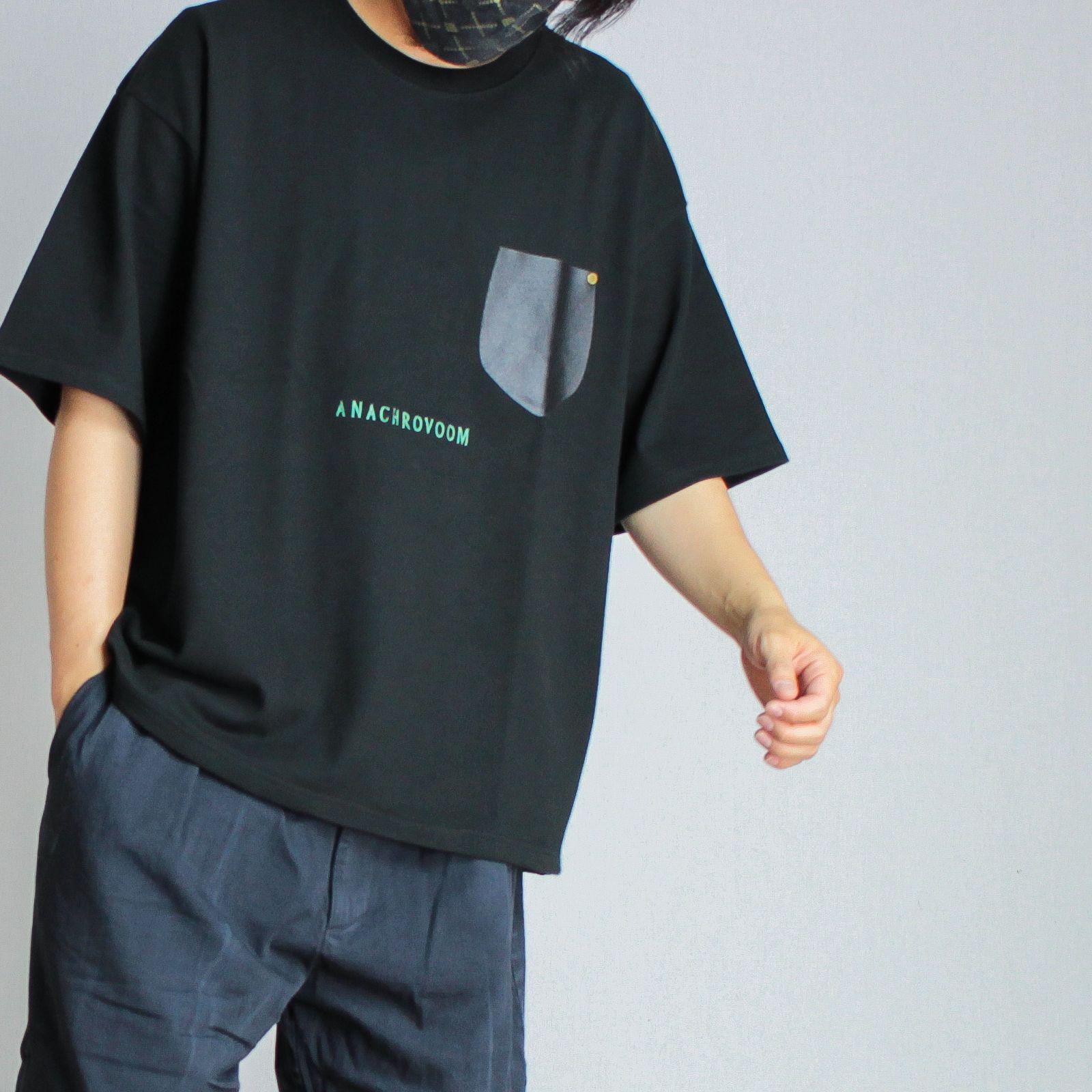 落ち着きのあるTシャツスタイル
