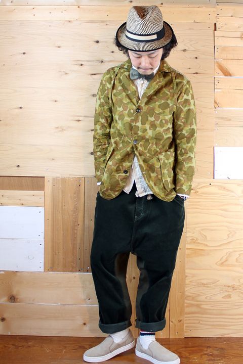 ジャケットと サルエルパンツに 超ネクタイ。　春の兆しのオシャレかな。