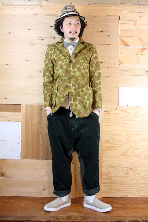 ジャケットと サルエルパンツに 超ネクタイ。　春の兆しのオシャレかな。