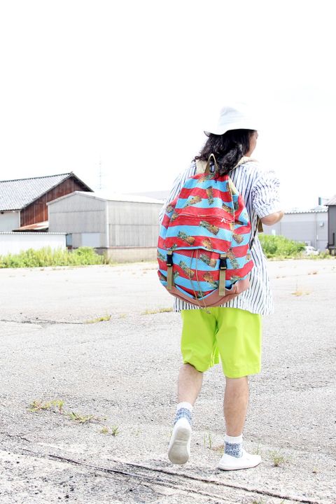 でっかいリュック担いで♪