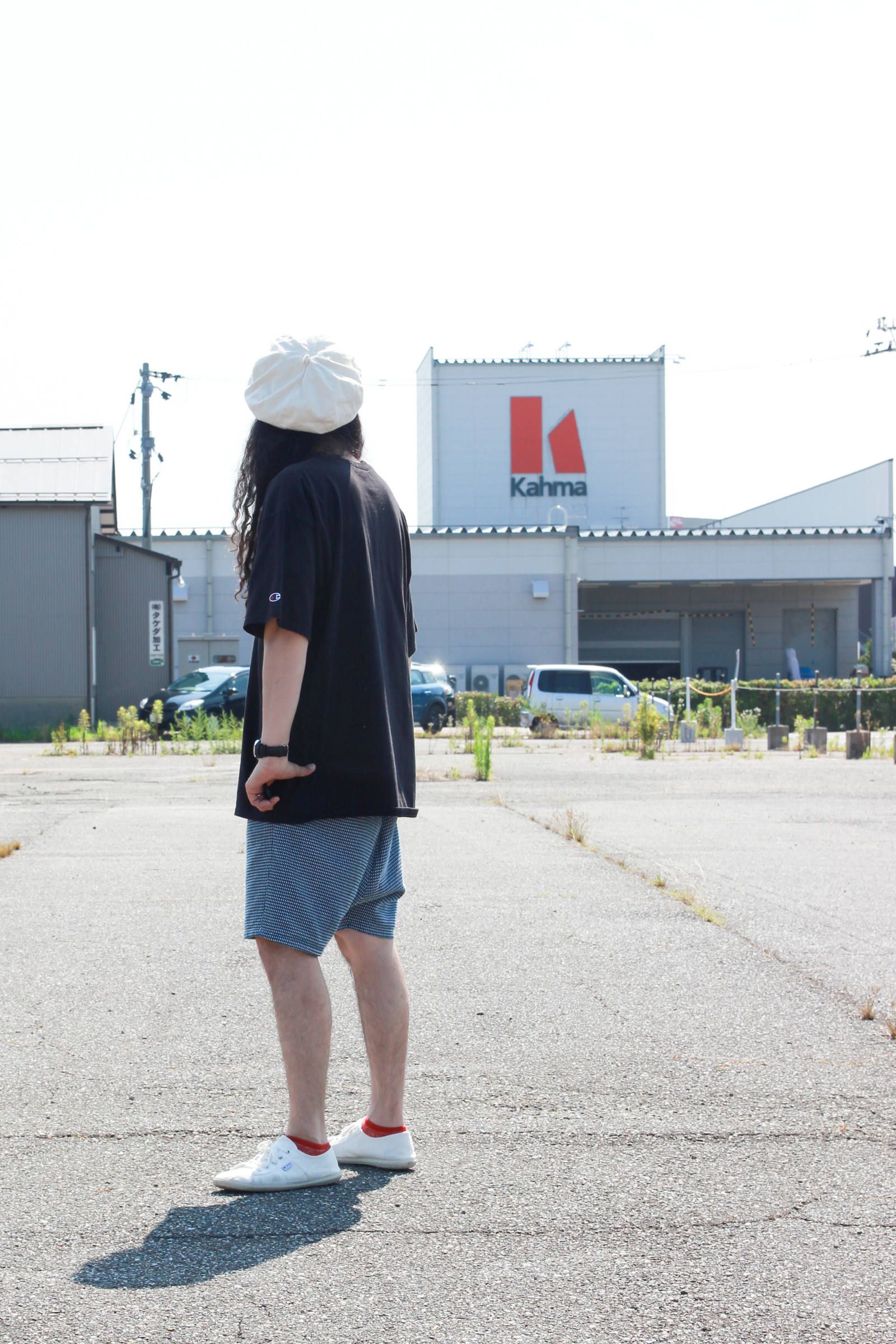 青い空の真下で