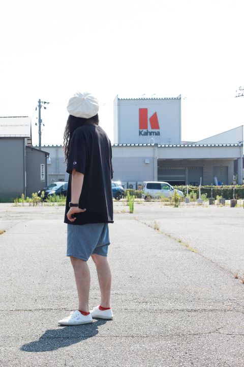 青い空の真下で