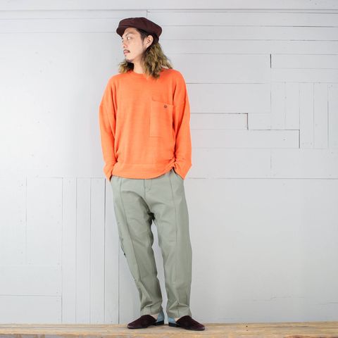 本日のコーディネート ~オレンジニットに合わせるならどっち?~