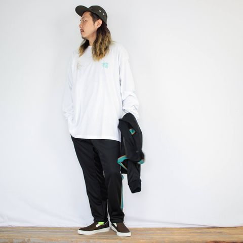 cobachiの刺繍長袖Tシャツを使ったコーディネート【金曜日】