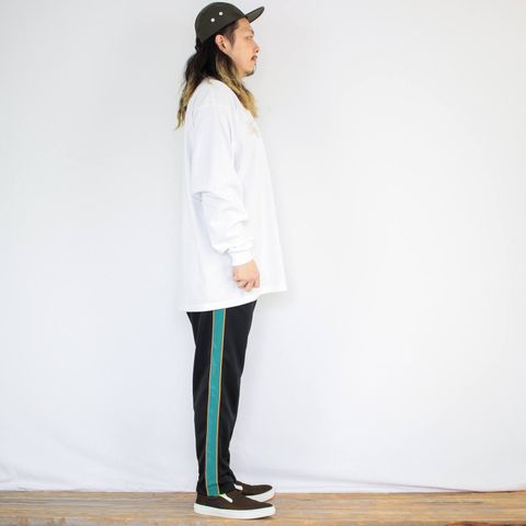 cobachiの刺繍長袖Tシャツを使ったコーディネート【金曜日】