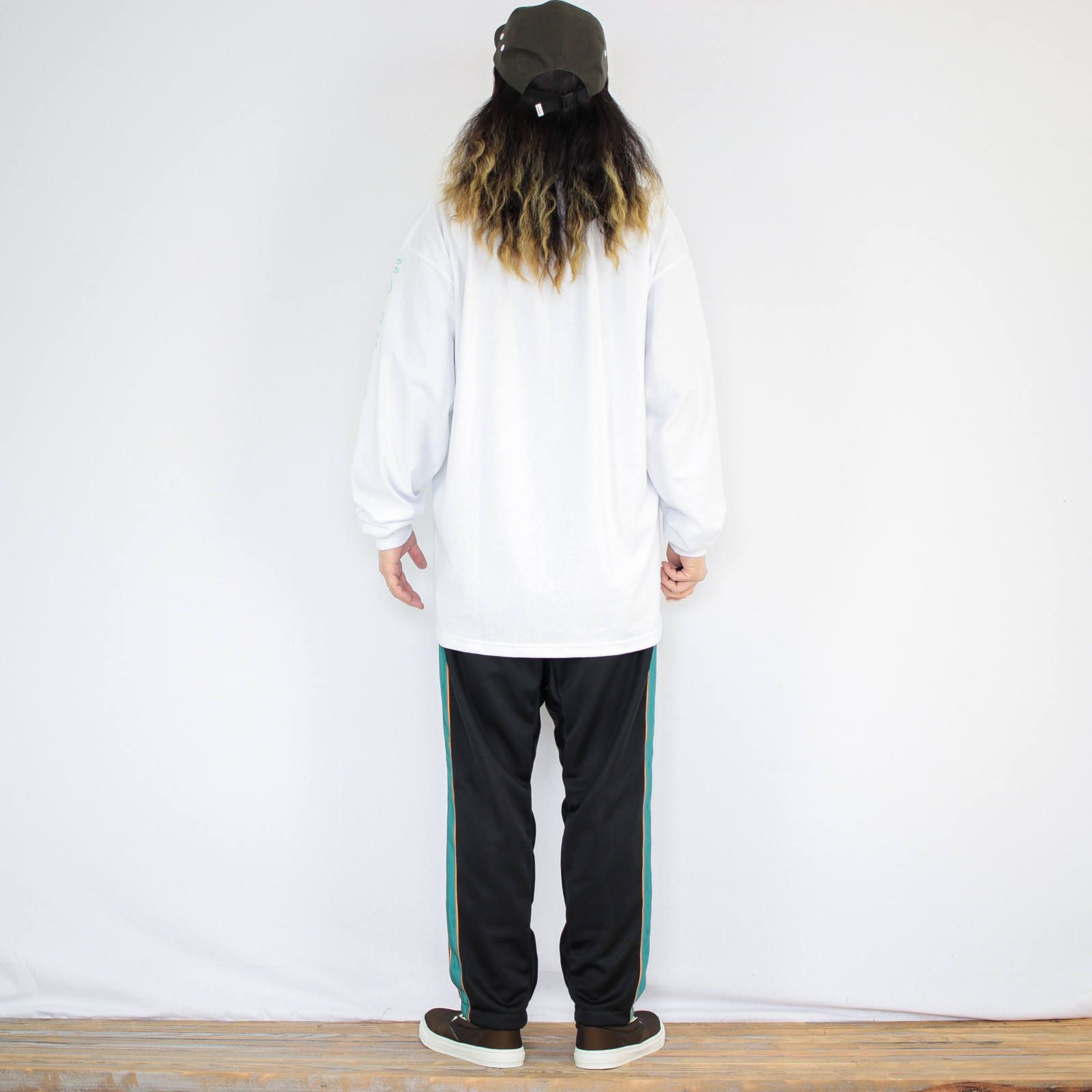 cobachiの刺繍長袖Tシャツを使ったコーディネート【金曜日】