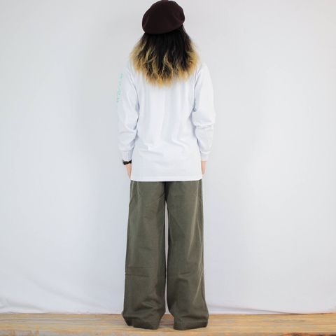 cobachiの刺繍長袖Tシャツを使ったコーディネート【日曜日】