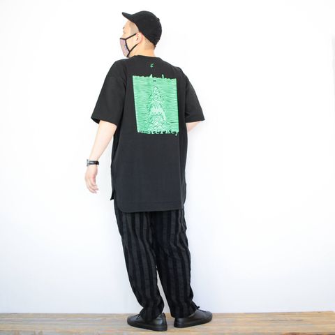kelenのストライプ2タックパンツを使ったコーディネート【2日目】