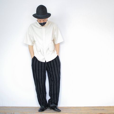 kelenのストライプ2タックパンツを使ったコーディネート【1日目】